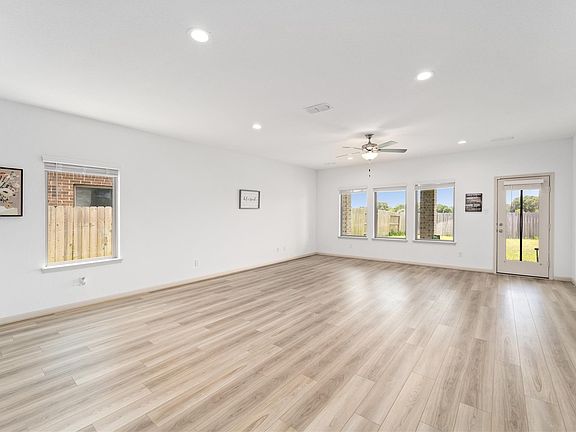 4th image of 3610 Park Vista Drive