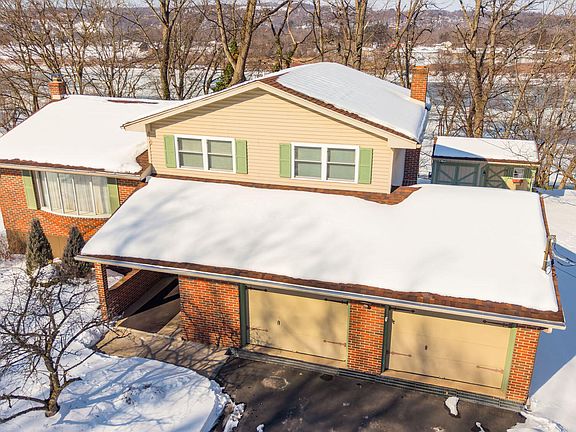 4th image of 235 River Dr