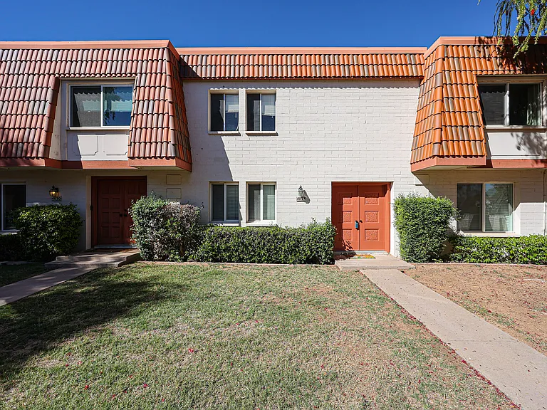4028 N Granite Reef Rd — Photo 2