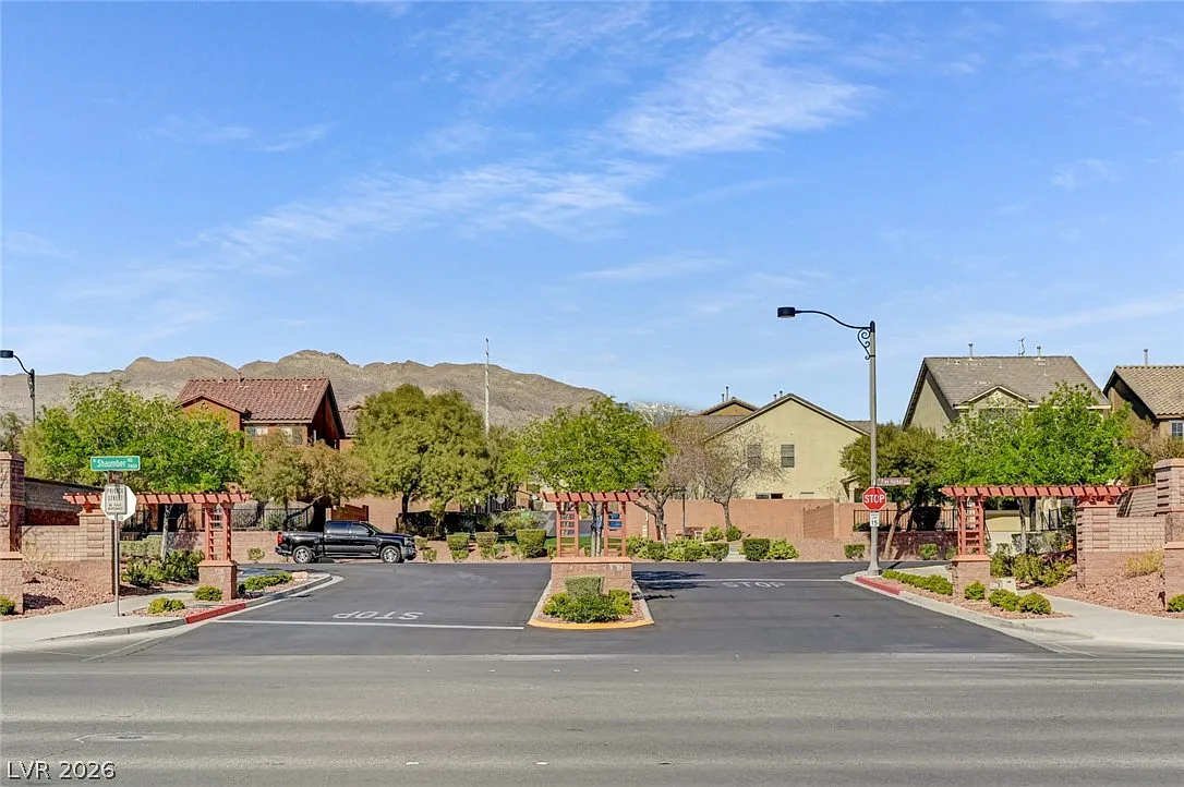 3 bed, 2.5 bath, 1373 sqft, $1,995 — Photo 4