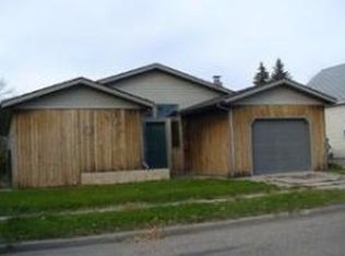 329 5th St SE, Rugby, ND 58368