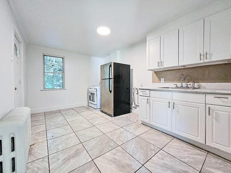 29 Drummond St #3 — Photo 12