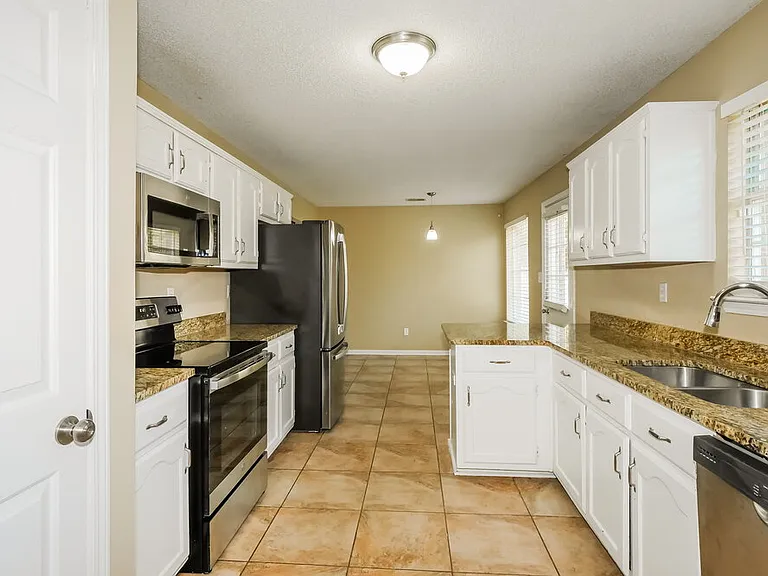 6916 Fox Briar Cv — Photo 7