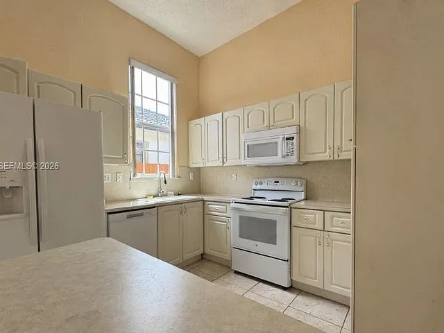 15339 SW 32nd Ter — Photo 4