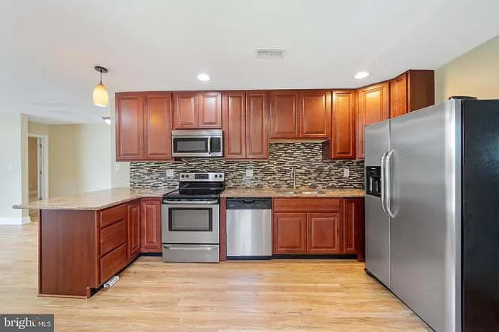 27 Chippendale Cir — Photo 3