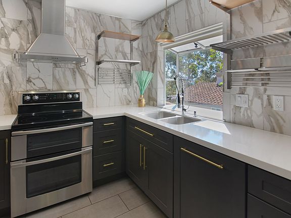 2nd image of 18 Corniche Dr Unit H