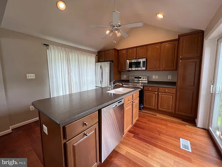 504 Walnut Dr — Photo 11