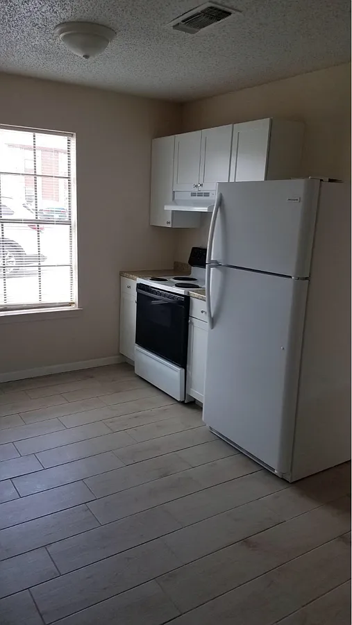208 Erby Avenue - B — Photo 2