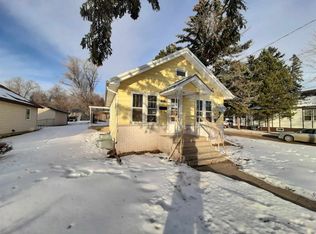 621 9th Ave NE, Minot, ND 58703