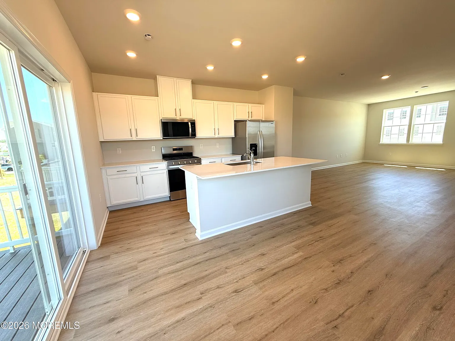 3 bed, 2.5 bath, $3,000 — Photo 3