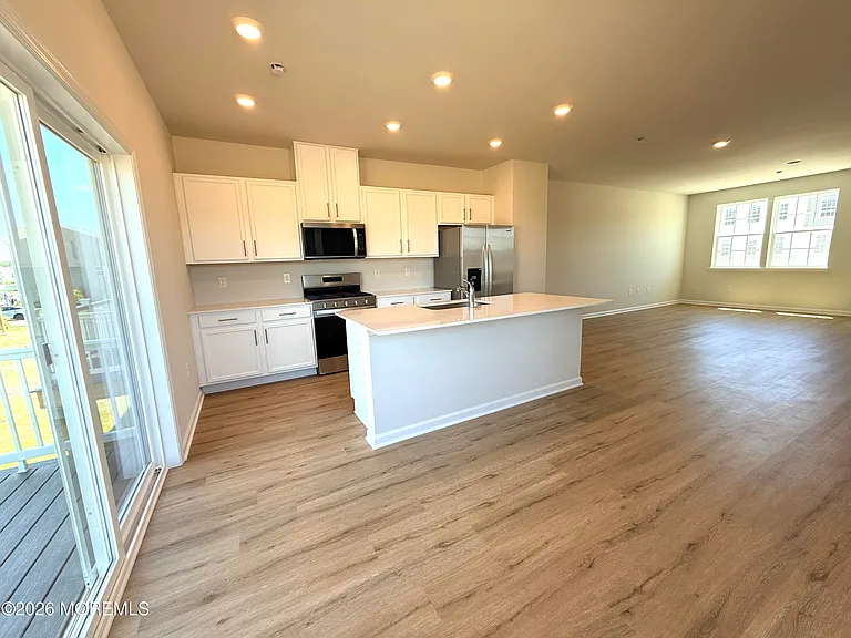 144 Gary Way — Photo 3