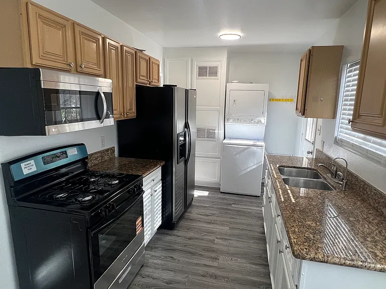 746 W 27th St #746 — Photo 5