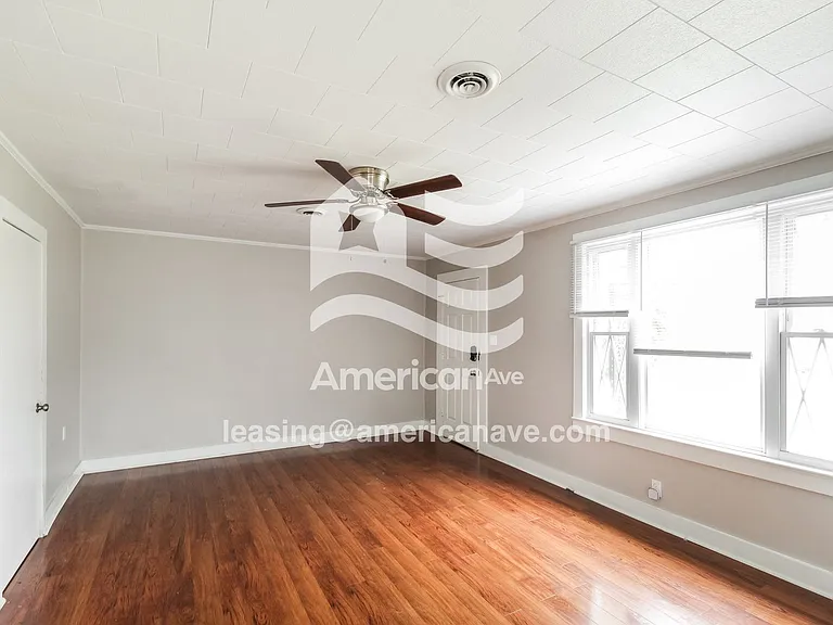 1437009_003_living_room_13650075.jpg