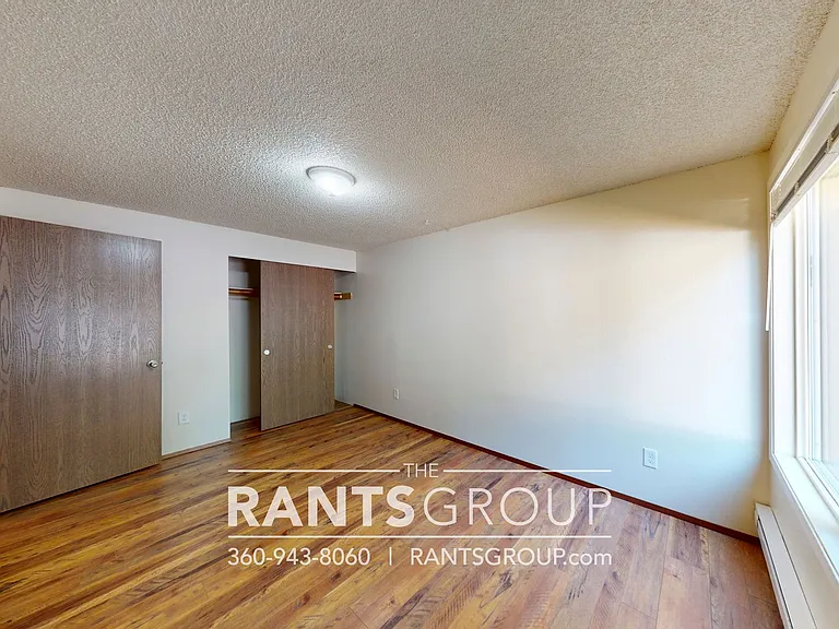 Lovely, wooded 2-bedroom apartment with a large private deck and in-unit washer & dryer! — Photo 41