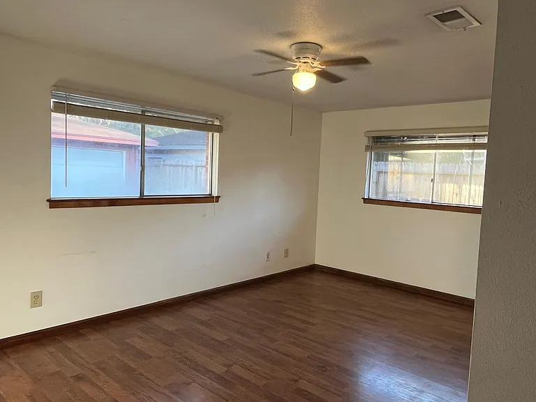 121 Mary Ln — Photo 5