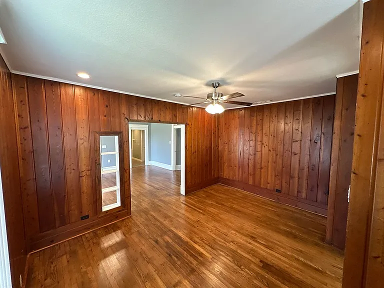 501 N Virginia St — Photo 5