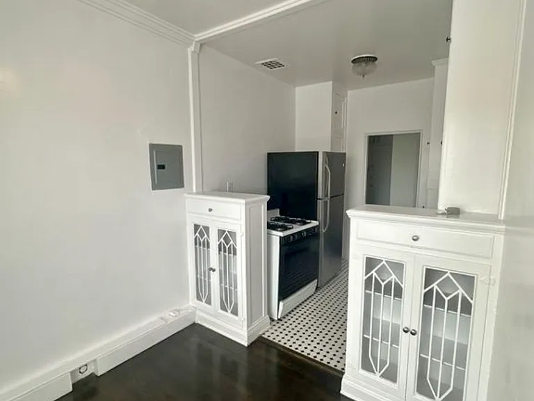 100 N Sycamore Ave #42 — Photo 9