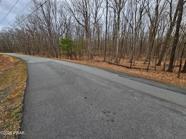 314 Ridgewood Ln, Hawley, PA 18428