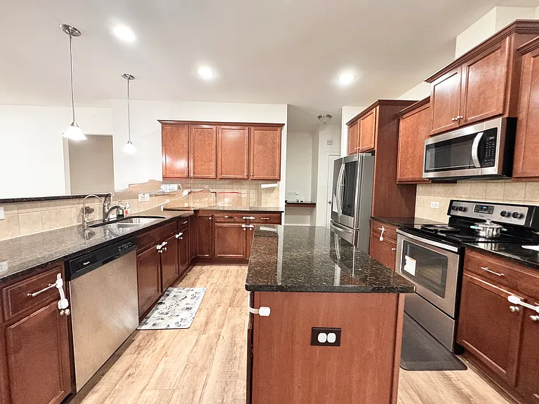 3485 Alister Ave SW — Photo 8