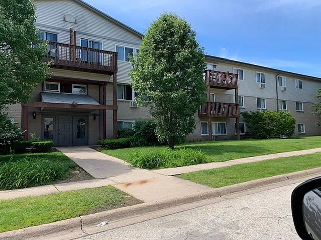 2 bed, 950 sqft, $1,800 — Photo 2