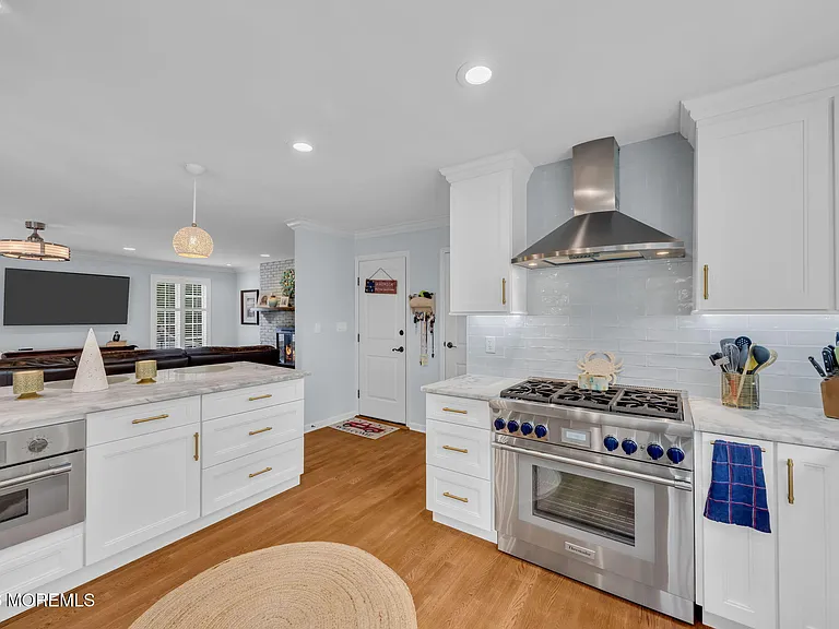 60 Farrell Dr — Photo 11