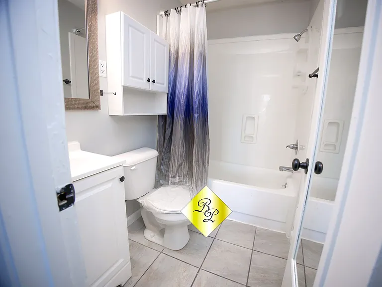 33 N Rembert — Photo 7