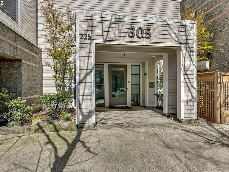 305 S Montgomery St #202 — Photo 2