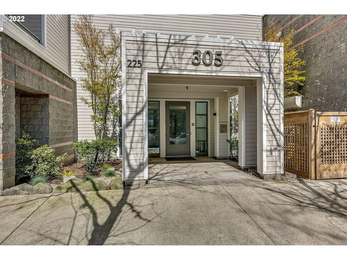 Building Photo - 305 S Montgomery St #202
