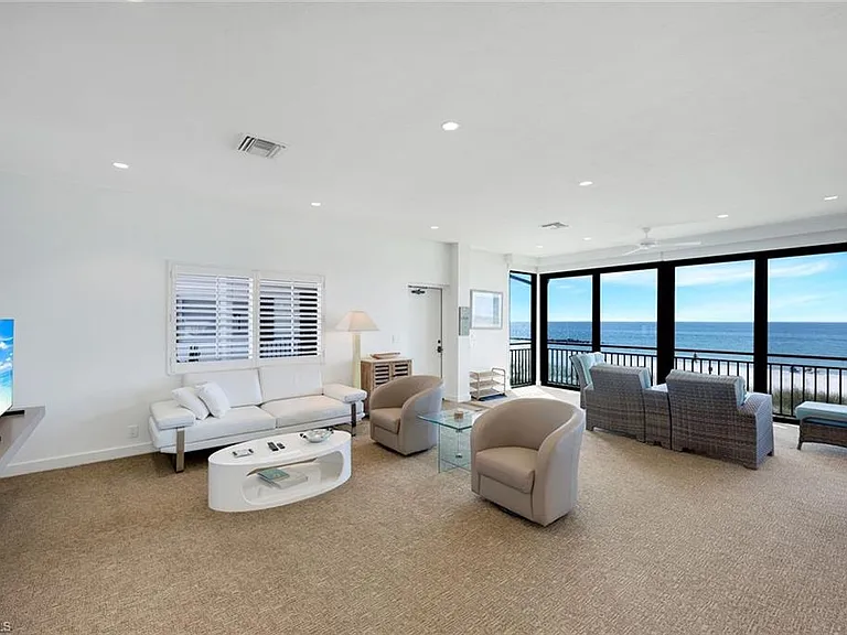 2211 Gulf Shore Blvd N #C4 — Photo 3