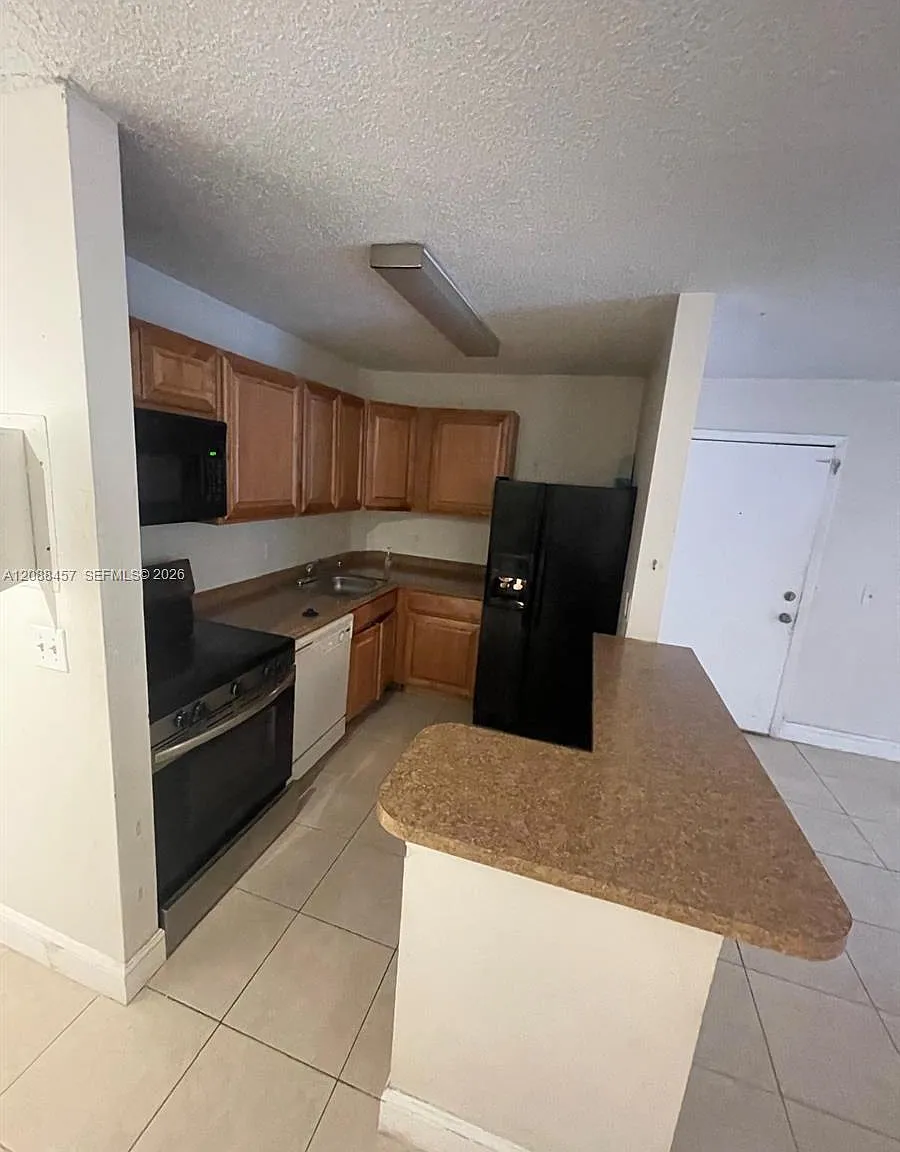 2 bed, 2.0 bath, 926 sqft, $2,000 — Photo 1