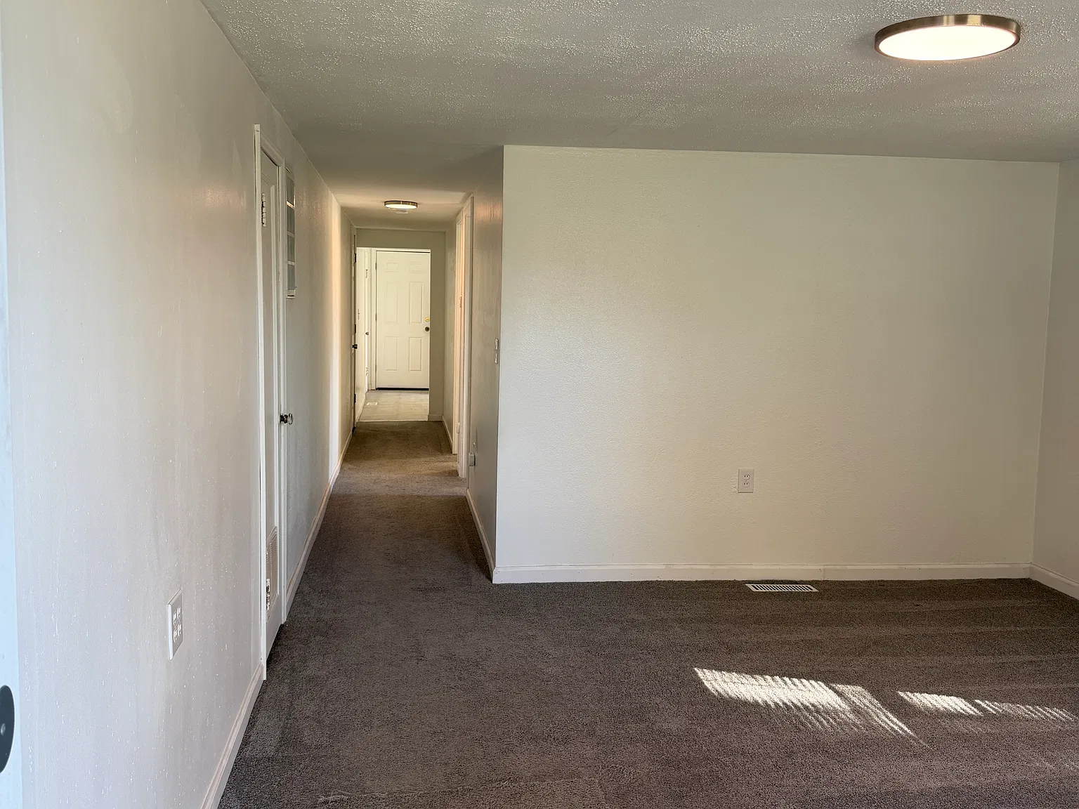 2 bed, 800 sqft, $900 — Photo 3