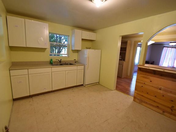 5th image of 640 E Live Oak St