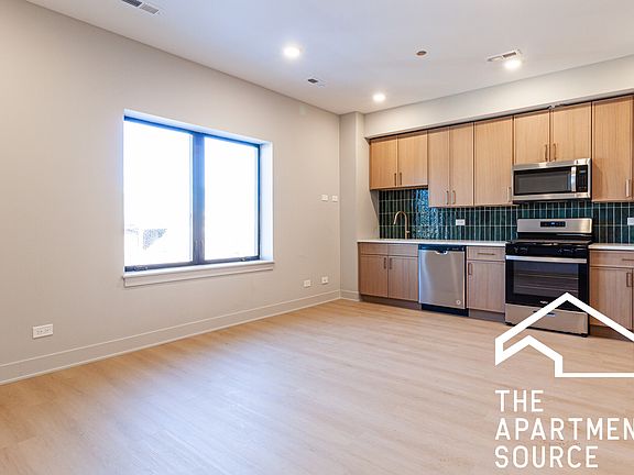 2nd image of 4101 N Sheridan Rd #307