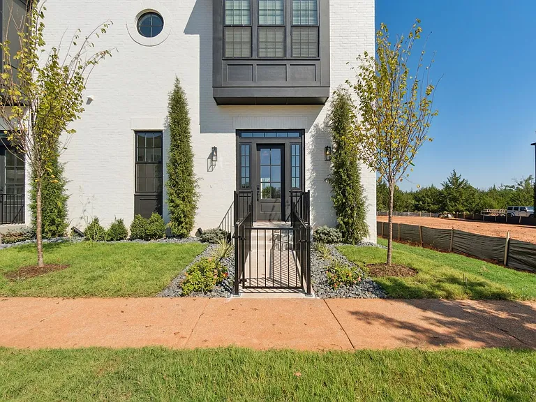 18835 Selah Way — Photo 6
