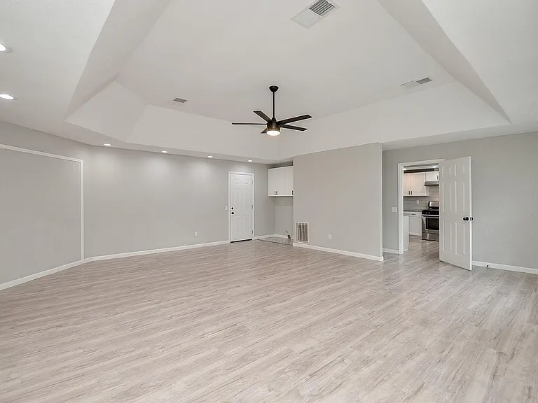 22018 Grand Forks Dr — Photo 15