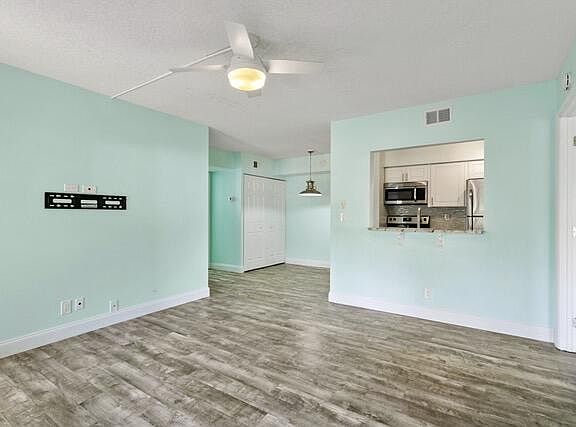 3rd image of 6479 Chasewood Drive #B
