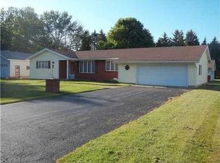 6375 Badger Dr, Lockport, NY 14094