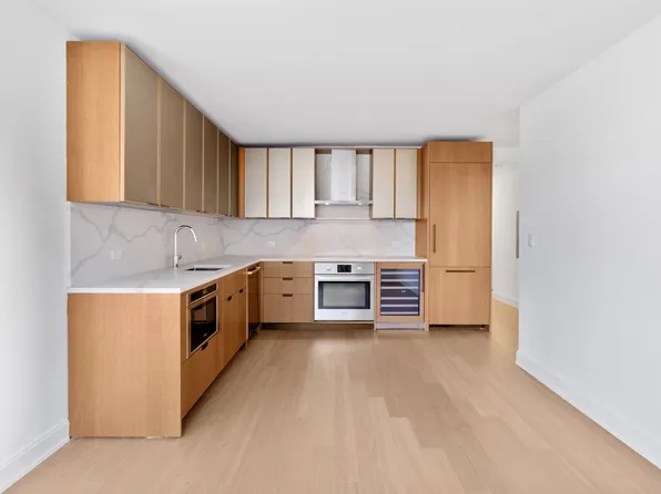 420 East 54th Street image 6 of 27