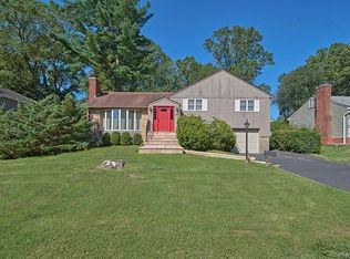 185 Pinewood Rd, Hartsdale, NY 10530