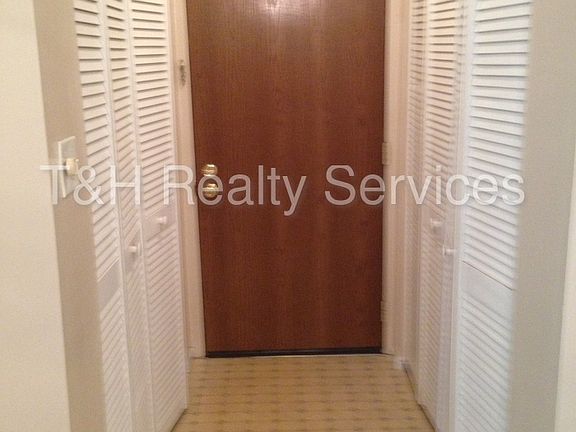 4th image of 4291 Village Parkway Cir W