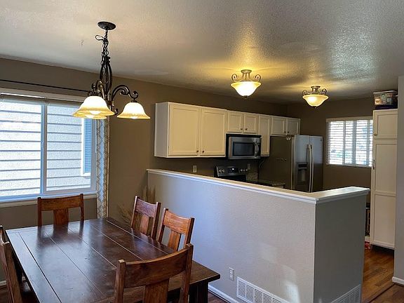 2nd image of 512 W 91st Cir