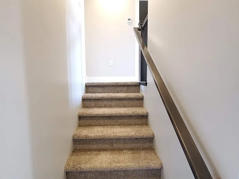 Three Bedroom Red Mountain Vista Town Home — Photo 15