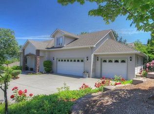 2223 Poppy Ln, Grants Pass, OR 97527
