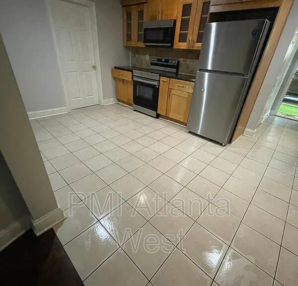 1715 Highland Pl — Photo 3