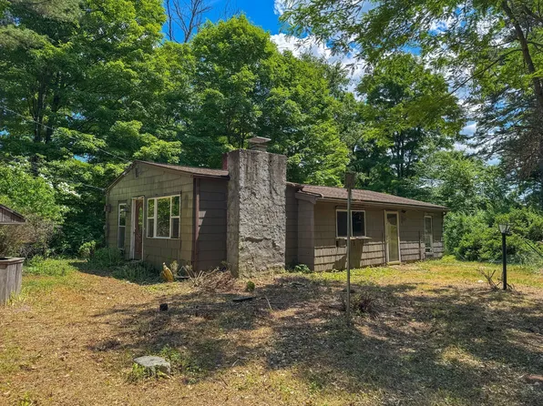332 Batchelor St, Granby, MA 01033