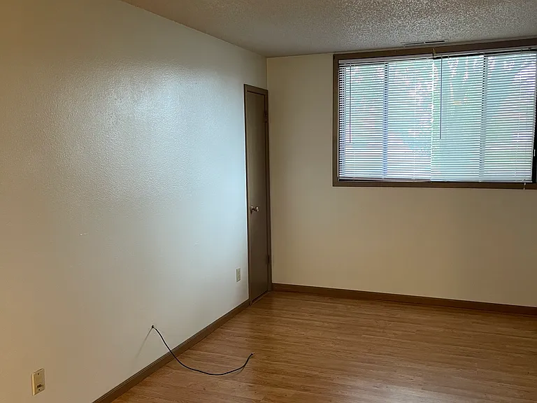 132 N Dodge St #3 — Photo 5