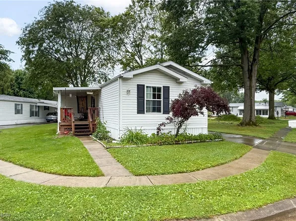 11 Brookins Dr, Olmsted Falls, OH 44138