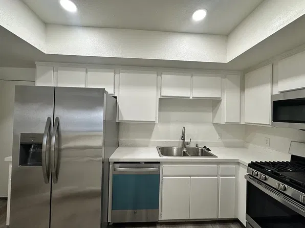 Agoura Two Carriage LLC, 4940 Lewis Rd APT 1, Agoura Hills, CA 91301