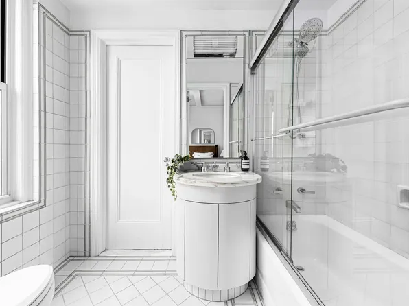 975 Park Avenue image 12 of 19