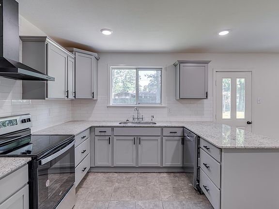 4th image of 206 Fairbanks Dr
